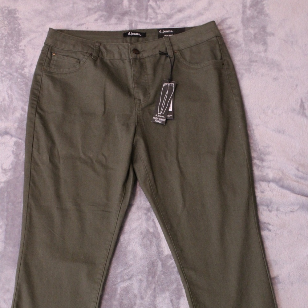 Army Green High Waisted Ankle-Cut Jeans